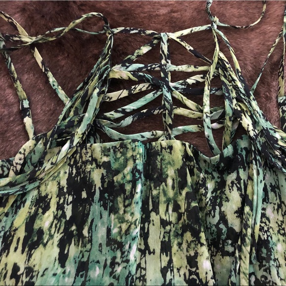 BCBGMAXAZRIA “Kaia" Silk Print Short Casual Dress. - Picture 6 of 10